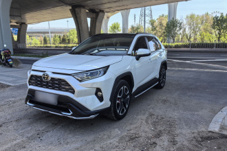丰田 RAV4荣放 2020款 2.0L CVT两驱尊贵版