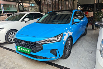 福特 福克斯 2022款 三厢 EcoBoost 180 自动竞速版