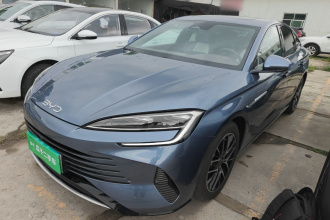 比亚迪 海豹 2023款 DM-i 1.5L 121km 尊贵型