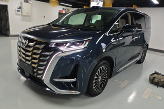 腾势D9 2025款 DM-i 智驾版 1020 四驱旗舰型