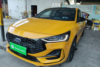 福特 福克斯 2022款 三厢 EcoBoost 180 自动ST Line