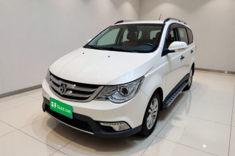 宝骏730 2015款 1.8L 手动舒适ESP版 7座
