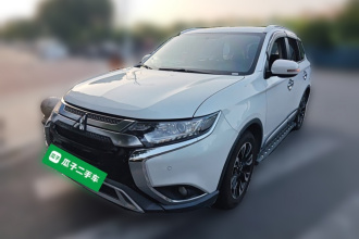三菱 欧蓝德 2020款 2.0L 两驱畅享版 5座