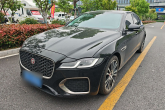 捷豹XFL 2024款 2.0T P250 两驱尊享豪华版