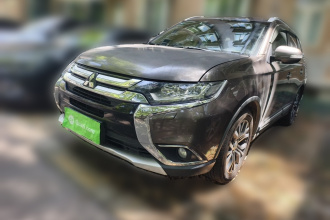 三菱 欧蓝德 2016款 2.4L 四驱精英版 5座