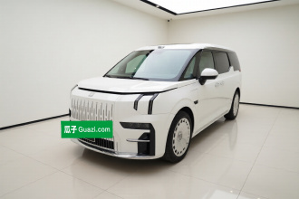 极氪009 2024款 七座过道版四驱 108kWh