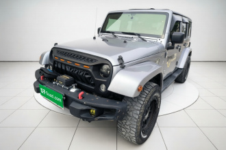Jeep 牧马人 2015款 2.8TD Sahara 四门舒享版