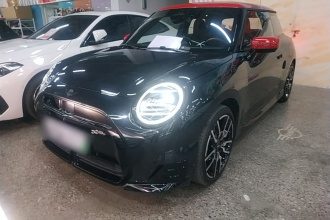 电动MINI COOPER 2024款 452km COOPER SE 赛车手