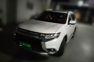 三菱 欧蓝德 2018款 2.4L 四驱精英版 5座