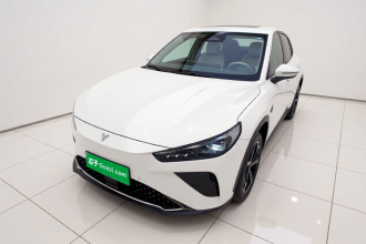 哪吒汽车 哪吒L 2024款 增程 310 闪充红衣版