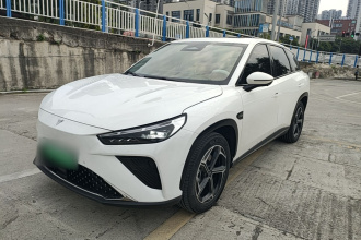 哪吒汽车 哪吒L 2024款 增程 310 闪充红衣版