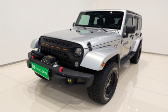 Jeep 牧马人 2015款 2.8TD Sahara 四门舒享版