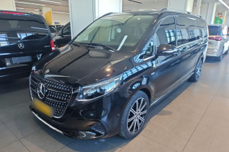 奔驰V级 2024款 V 300 L 长轴距尊贵版