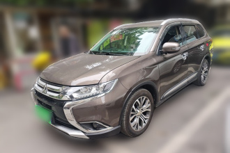 三菱 欧蓝德 2018款 2.4L 四驱精英版 5座