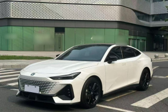 长安UNI-V 2022款 1.5T 尊贵型