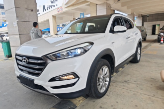 现代 途胜 2015款 1.6T 双离合两驱智能型