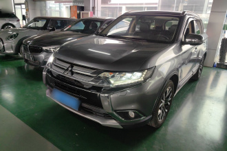 三菱 欧蓝德(进口) 2016款 2.4L 四驱精英版 7座