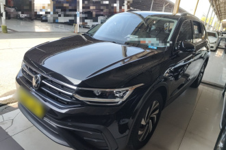 大众 途观L 2024款 出众款 300TSI 自动两驱龙腾版