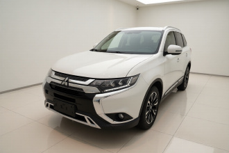 三菱 欧蓝德 2020款 2.4L 四驱致享版 5座