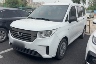 五菱汽车 五菱宏光PLUS 2019款 1.5T 手动标准型 7座