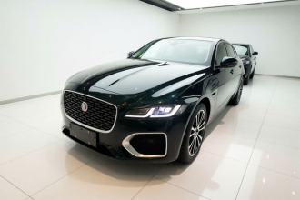 捷豹XFL 2025款 2.0T P250 两驱尊享豪华版