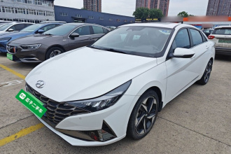 现代 伊兰特 2022款 1.5L CVT LUX尊贵版