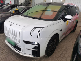 极氪009 2024款 七座过道版四驱 108kWh