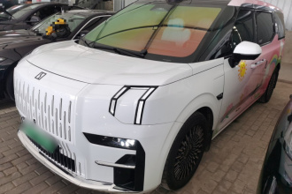 极氪009 2024款 七座过道版四驱 108kWh