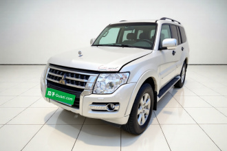 三菱 帕杰罗（平行进口）   3.0L 自动豪华版