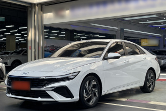现代 伊兰特 2023款 1.5L CVT LUX尊贵版