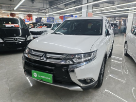 三菱 欧蓝德(进口) 2016款 2.4L 四驱精英版 7座