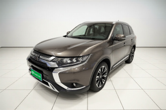 三菱 欧蓝德 2020款 2.4L 四驱致享版 7座