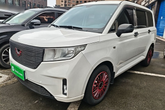 五菱汽车 五菱宏光PLUS 2019款 1.5T 手动标准型 7座