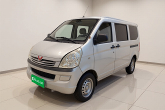 五菱汽车 五菱荣光S 2022款 1.2L标准型空调版5座LSI