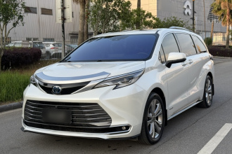 丰田 赛那SIENNA 2023款 2.5L混动 尊贵版