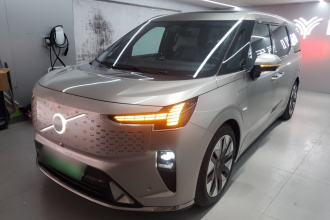 沃尔沃EM90 2025款 Ultra 六座