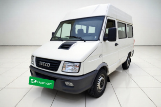 依维柯得意 2020款 2.5T A35客车单胎中顶5-9座国V
