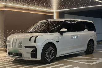 极氪009 2024款 六座行政版四驱 108kWh