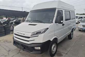 依维柯得意 2026款 2.5T A35M1多用途乘用车 短轴中顶单胎 侧拉门