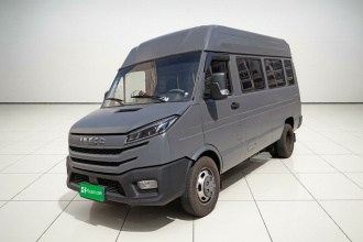 依维柯得意 2023款 2.5T A37M1多用途乘用车长轴中顶双胎手动门 自动挡