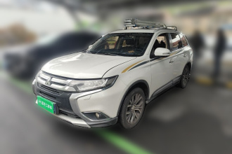 三菱 欧蓝德 2016款 2.4L 四驱豪华版 7座