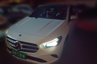 奔驰B级 2021款 B 200 动感型