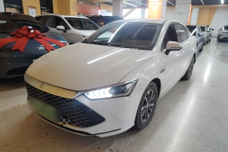 比亚迪 秦PLUS 2024款 荣耀版 DM-i 55KM领先型