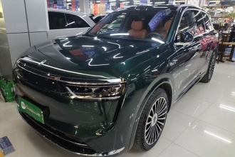 鸿蒙智行 问界M8 2025款 增程 Ultra版 53.4kWh 6座版 (192线激光雷达）