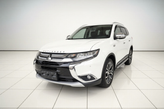 三菱 欧蓝德 2016款 2.4L 四驱豪华版 7座