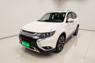 三菱 欧蓝德 2020款 2.4L 四驱致享版 5座