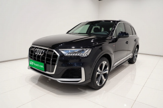 奥迪Q7 2023款 55 TFSI quattro S 尊贵型