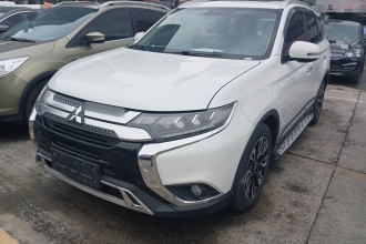 三菱 欧蓝德 2020款 2.4L 四驱致享版 5座