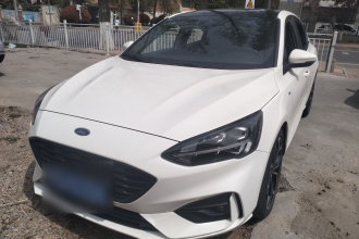 福特 福克斯 2020款 三厢 EcoBoost 180 自动ST Line