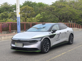 极氪007 2024款 四驱智驾版 75kWh